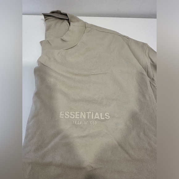 Essentials Tshirt - Picture 2 of 5